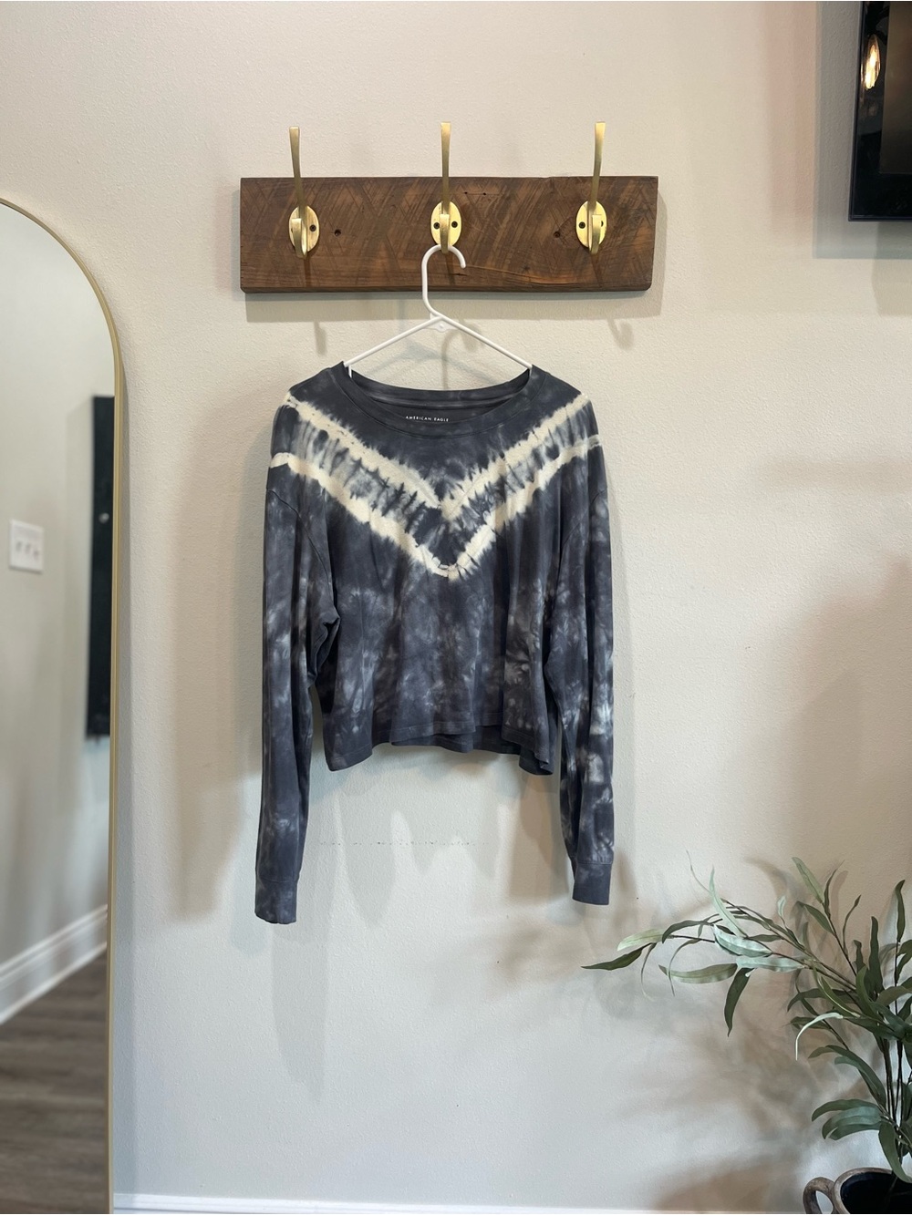 American Eagle Outfitters Charcoal & White Chevron Tie-Dye Crop Long Sleeve M